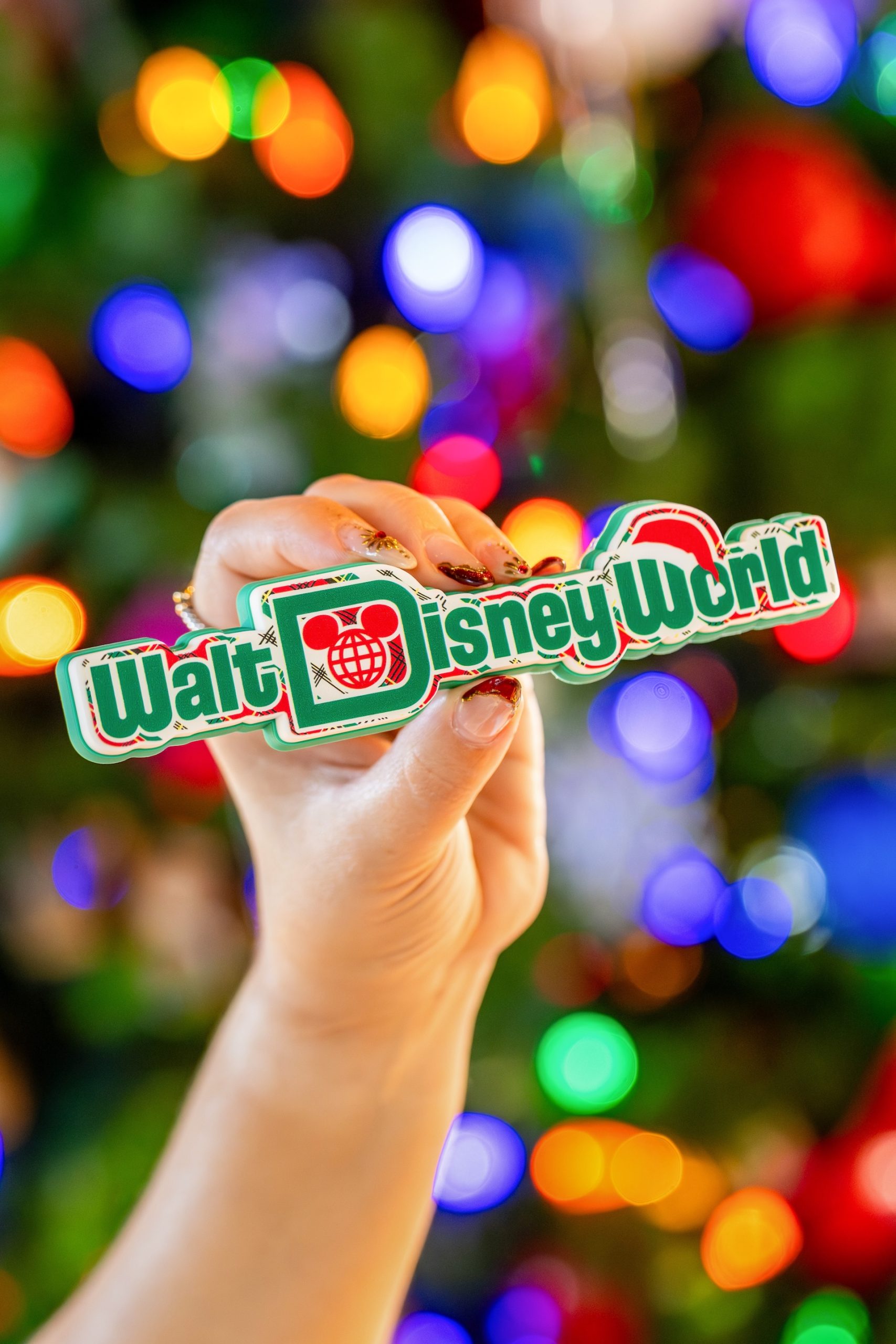Holiday magnets and festive decorative items