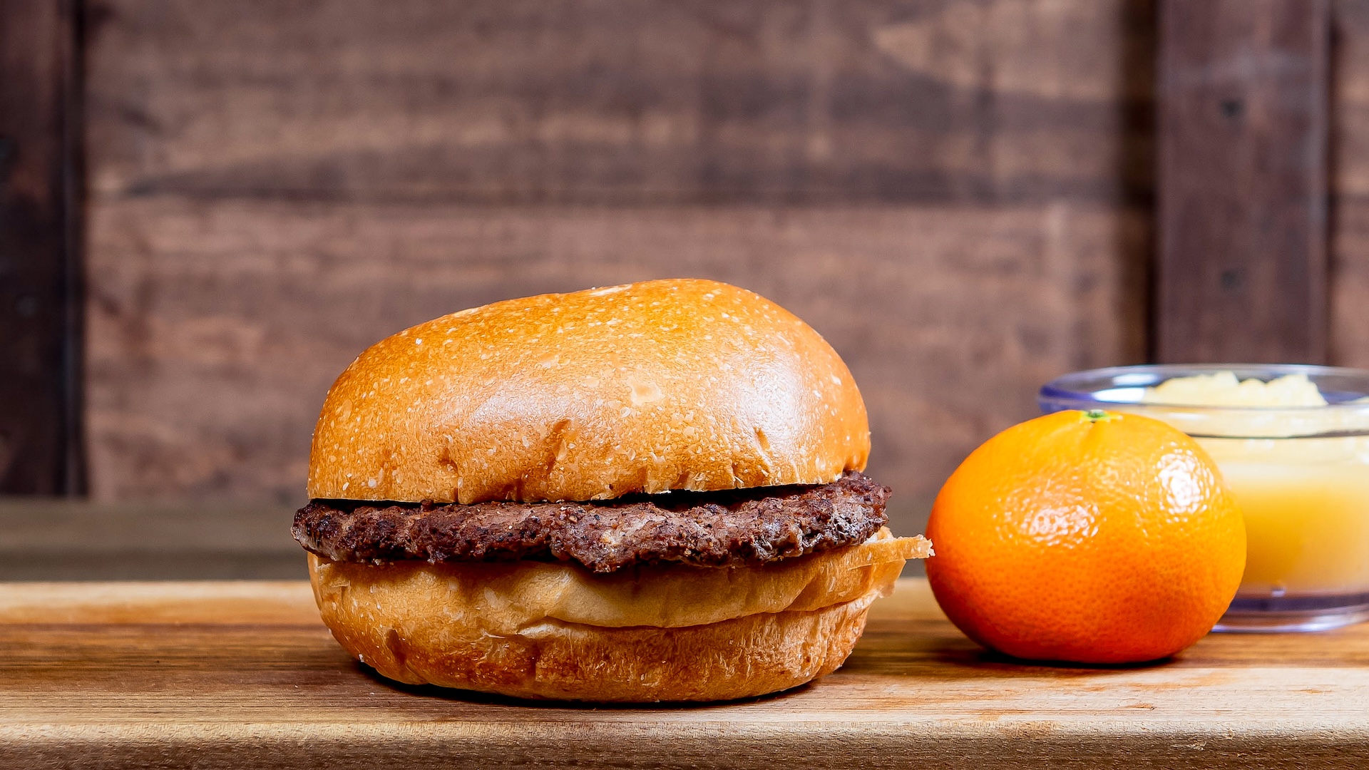 Red Rose Taverne hamburger with mandarin orange and applesauce