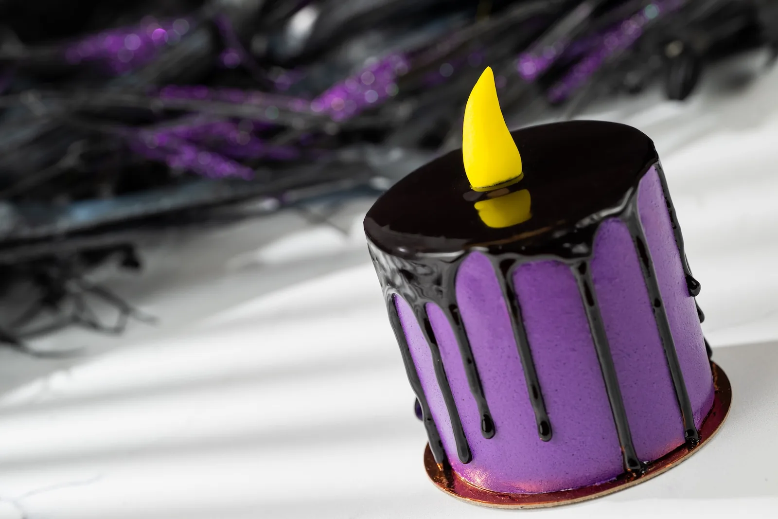 Candle Petit Cake with pumpkin ganache and dark chocolate glaçage