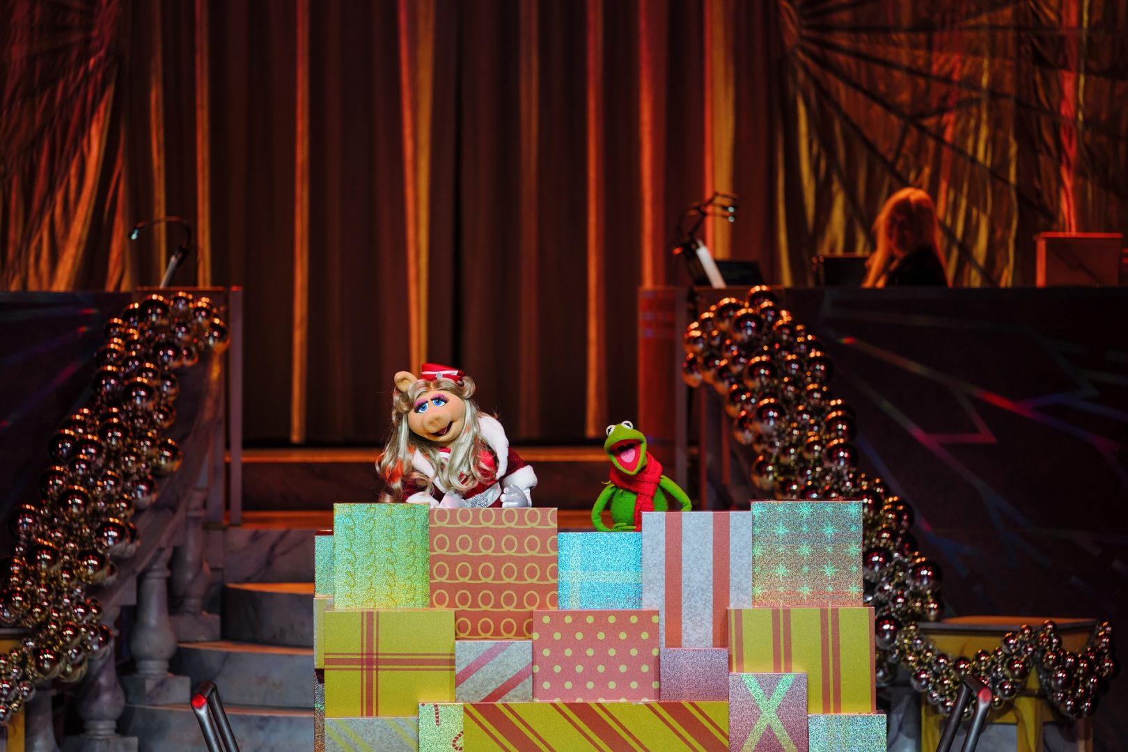 Disney Holidays in Hollywood show featuring Kermit and Miss Piggy with classic Disney characters