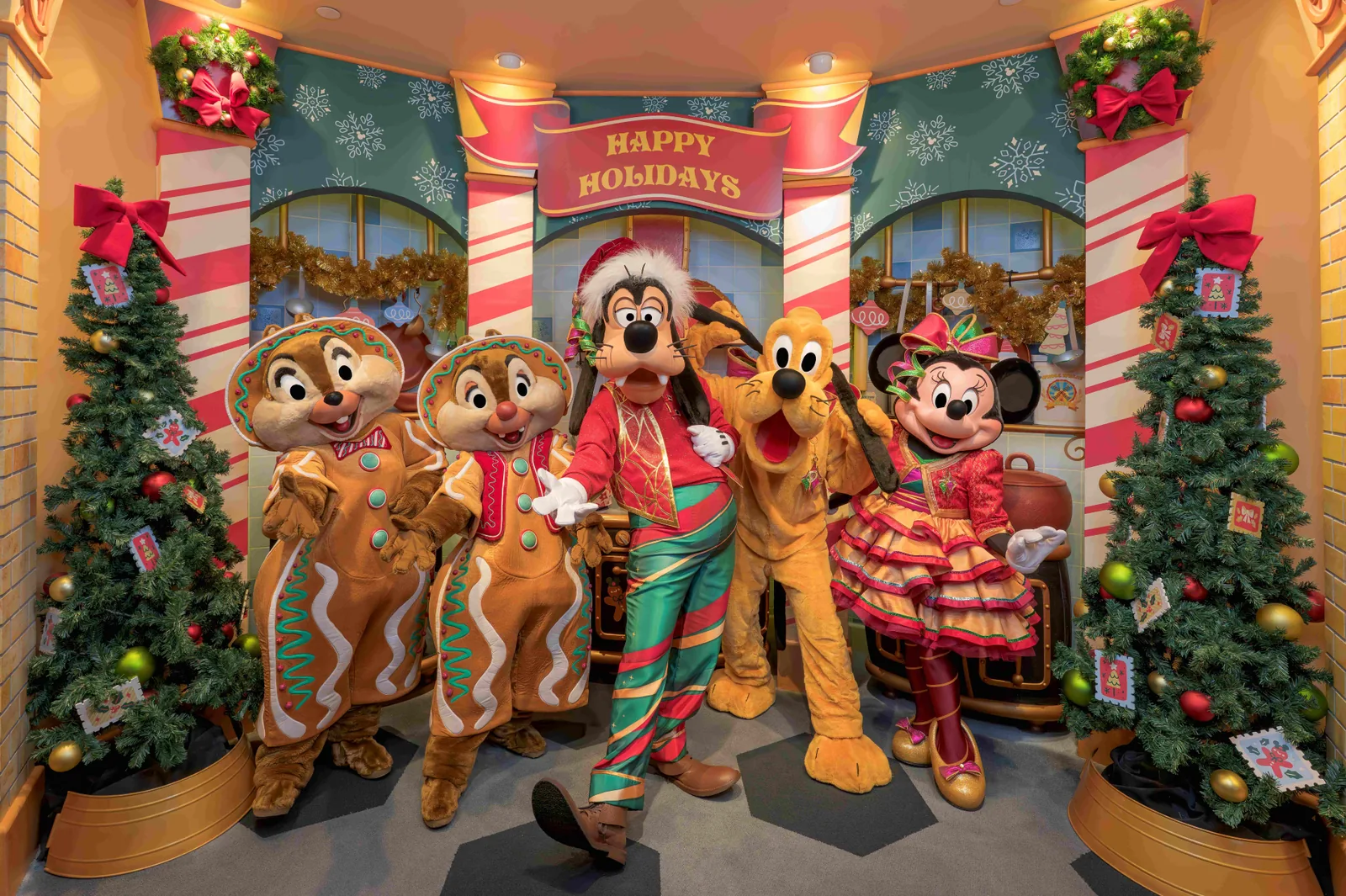 Goofy's Kitchen Celebrates the Holidays character dining