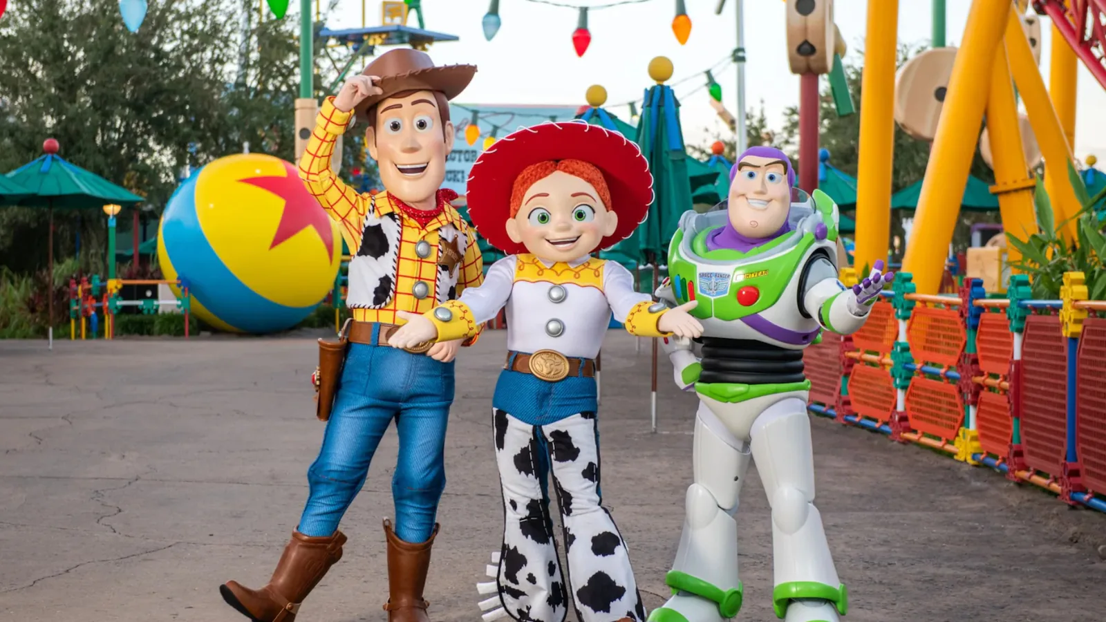 Toy Story Land characters including Lilypad entertaining guests