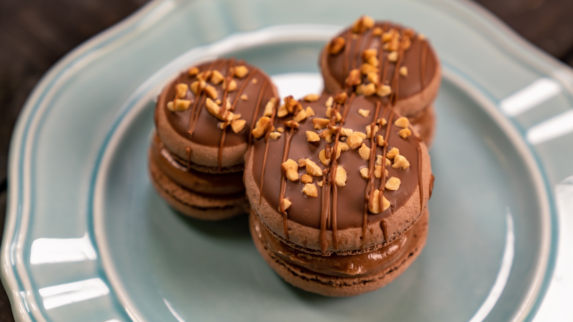 Mickey-shaped SNICKERS Macaron